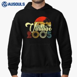 17th Birthday Gift Boys Girls Vintage 2005 17 Year Old Retro Hoodie