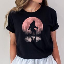 Bigfoot Moon Graphic Night Forest! Cool Sasquatch Men women T-Shirt