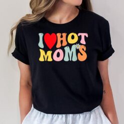 I Love Hot Moms  I Heart Hot Moms Retro Groovy T-Shirt