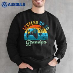 Leveled Up to Grandpa Birth Announcement Gift for Men Sweatshirt