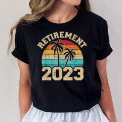 Retirement 2023 vintage beach for coworker retirement T-Shirt