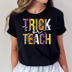 Retro Vintage Groovy Trick Or Teach Halloween Teacher T-Shirt