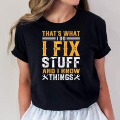 That's What I Do I Fix Stuff and I Know Things Funny Saying T-Shirt