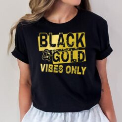 black and golds cool design T-Shirt