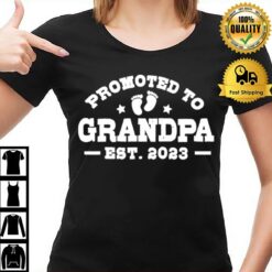 Promoted To Grandpa Est 2023 Grandfather Baby Announcement T-Shirt