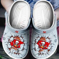 Tampa Bay Buccaneers Skull Pattern Crocs Classic Clogs Shoes In Blue & Red - AOP Clog
