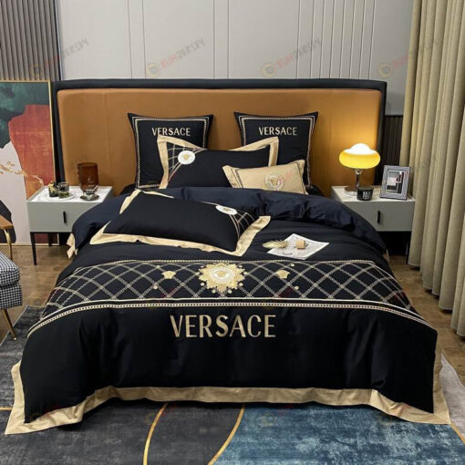 Versace Motif Long-Staple Cotton Bedding Set In Black