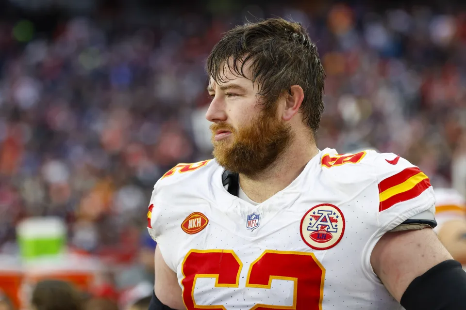 Chiefs' All-Pro Guard Joe Thuney Unlikely to Play in AFC Championship